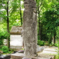 A monolithic tombstone